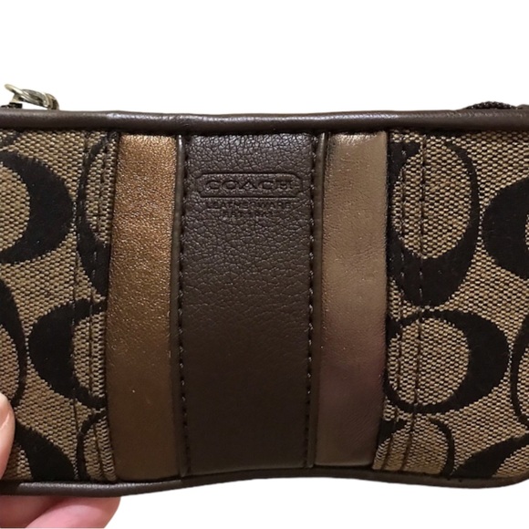 🆕🔥COACH SUPER CUTE&STYLISH CHOCOLATE BROWN&LIGHT BRONZE&LIGHT GOLD WRISTLET - Picture 5 of 11